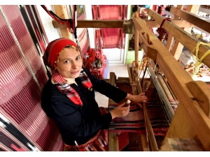 Keşan Dokumacısı Ayşe Saka "Yılın Kalfası" Seçildi