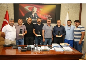 Tokat Tso Yönetimine Güreşçilerden Anlamlı Plaket