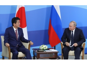 Putin’den Abe’nin İkinci Dünya Savaşı Barış Anlaşması Çağrısına Yanıt