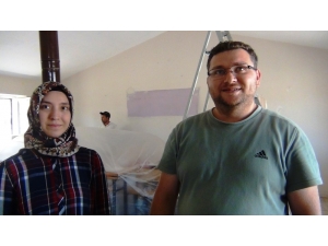 Van’da İlkokul Öğretmenleri Ellerine Fırça Alarak Sınıfları Boyadı