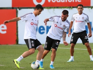 Beşiktaş, Kondisyon Ve Taktik Çalıştı
