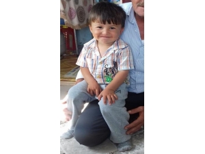 Traktörün Altında Kalan Çocuk Hayatını Kaybetti