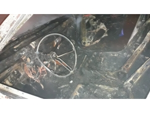 Seyir Halindeki Otomobil Küle Döndü