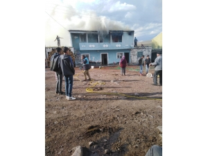 Elektrik Kaçağından Çıkan Yangın Korkuttu