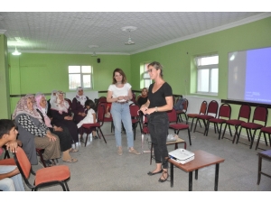 Sağlıkçılardan Kadınlara Seminer