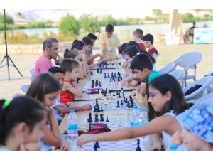 Pamukkale Belediyesi’nden ‘Sokakta Satranç Var’ Etkinliği