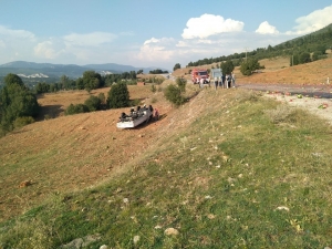 Denizli’de Karpuz Yüklü Kamyonet Devrildi: 2 Yaralı