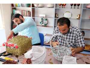 Ruh Sağlığı Hastalarına El İşi Terapisi