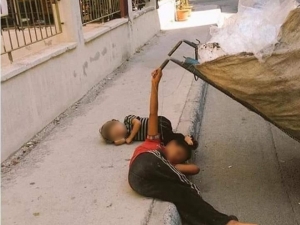 Ekmek Teknesini Uyurken Bile Bırakmadı