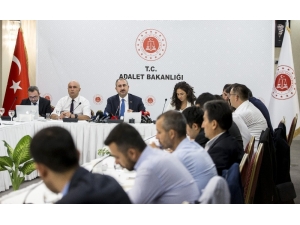 Adalet Bakanı Gül Yargı Muhabirleriyle Kahvaltıda Bir Araya Geldi