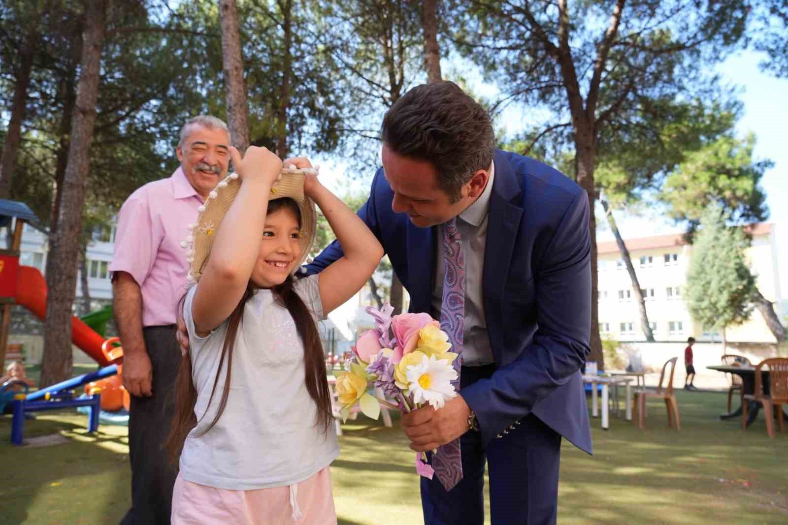 mugla-il-milli-egitim-muduru-cay-haftanin-ilk-gununde-minik-yureklerle-bulustu