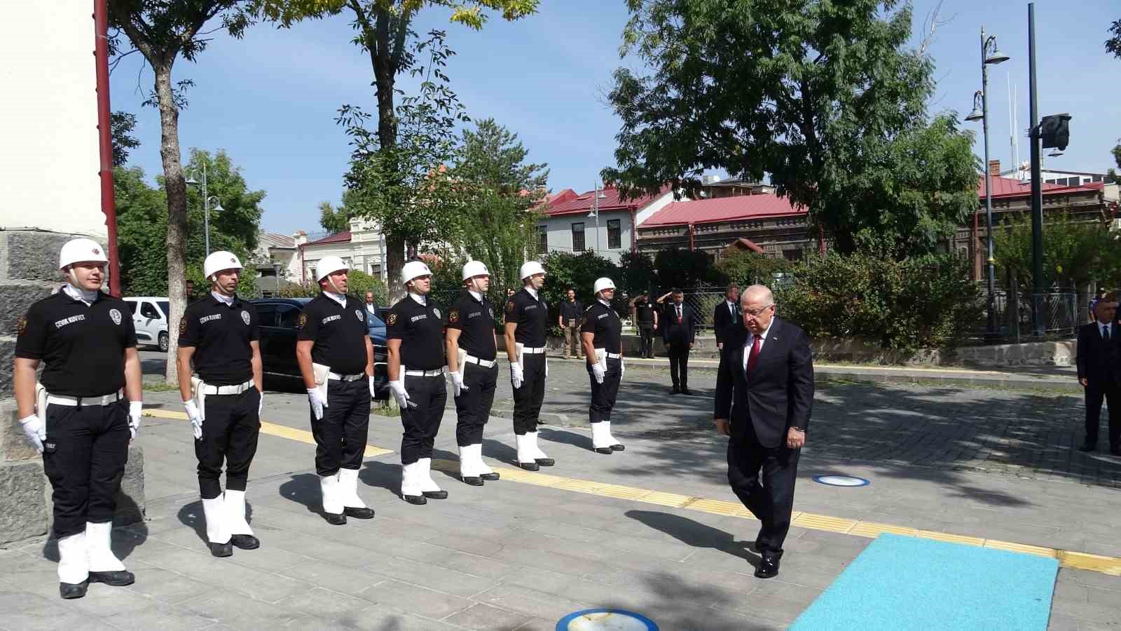 terorsuz-turkiye-ve-turk-kurt-kardesligi-vurgusu-kars-ta-one-cikti