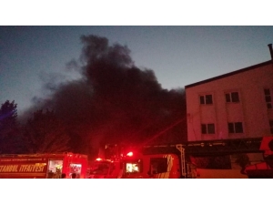 Kurtköy’de Fabrika Yangını
