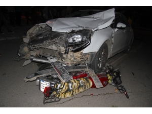 Üzerinde 3 Kişinin Bulunduğu Motosiklete Çarpıp Kaçtı