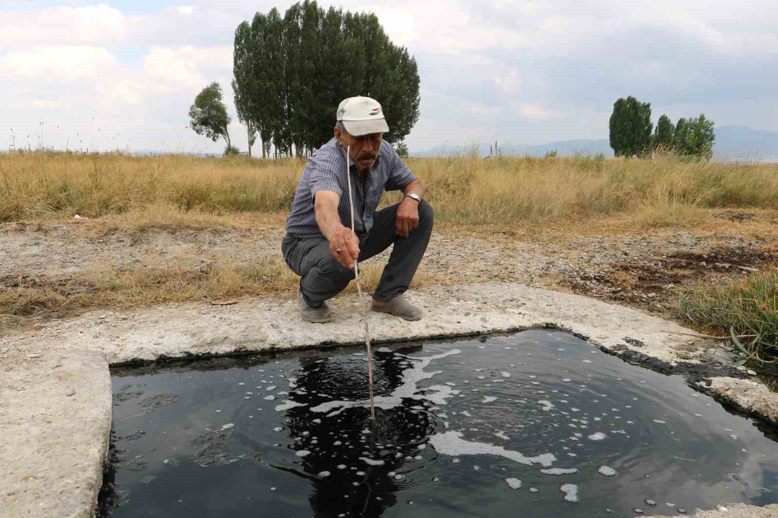 erzurum-da-kuyudan-cikan-suyun-kopukleri-alev-aliyor-elleri-yumusatiyor