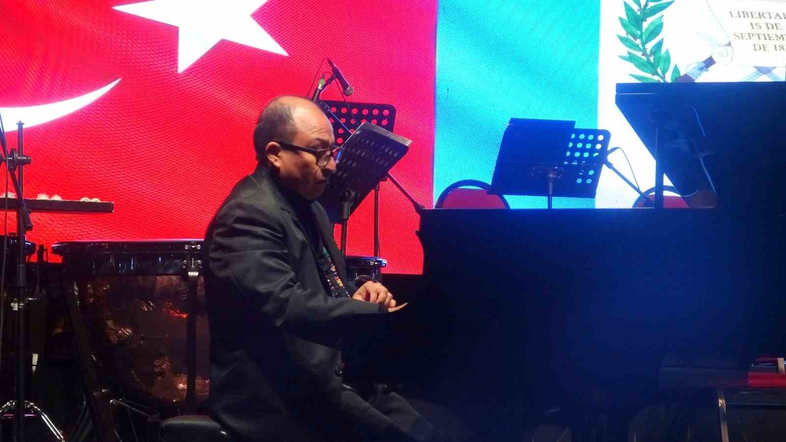 mentese-de-guatemala-buyukelciligi-ensemble-konseri-duzenlendi
