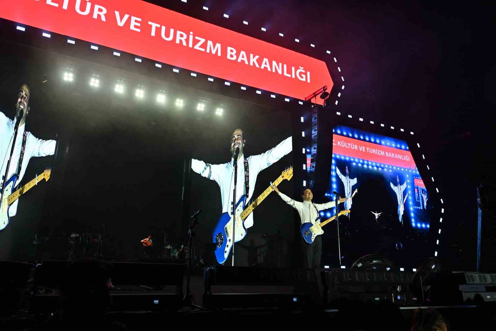 kultur-yolu-festivali-nde-mert-demir-konseri