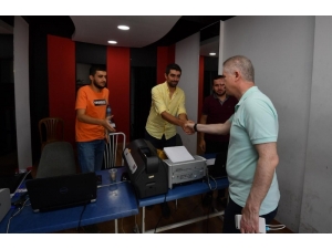 Vali Gül Passolig Kartını Güncelledi