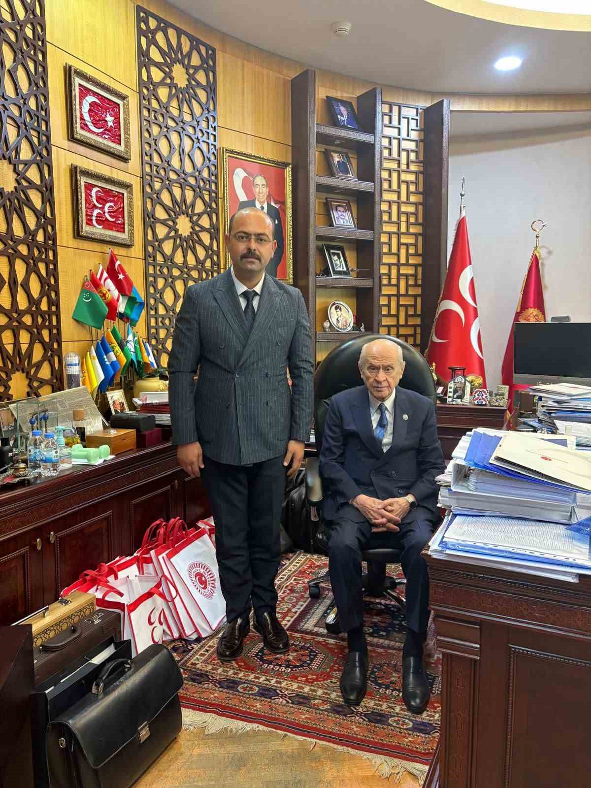 baskan-kavakligil-mhp-genel-baskani-bahceli-ye-ilcedeki-calismalarla-ilgili-bilgi-verdi