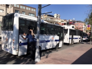 Beyoğlu’nda Çevik Kuvvet Otobüsü Kazaya Karıştı: 2 Yaralı