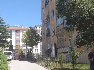 Eşinden Ayrılmak İstemeyen Adam Kendini Yakmaya Kalktı