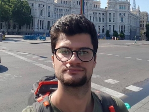 Taksim’de Tramvay Durağında Oturan Genci Bıçaklayarak Öldürdüler