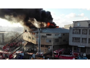 Bayrampaşa’da Tekstil Atölyesindeki Yangın Söndürüldü