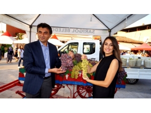 Festivalde Diyetisyen Üzümün Faydalarını Anlattı