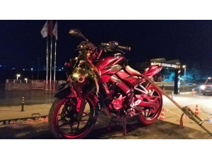 Motosiklet İle Otomobil Çarpıştı: 1 Ölü