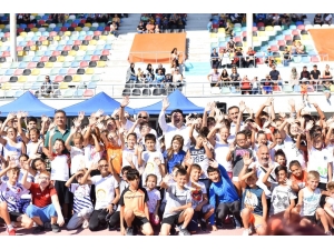 Altıeylül’de Çocuklar Yarıştı