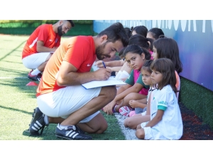 Avrupa Devinin Kız Futbol Takımı Seçmelerine Yoğun İlgi