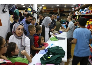 Okul Alışverişini Son Güne Bırakanlar Mağazaları Doldurdu