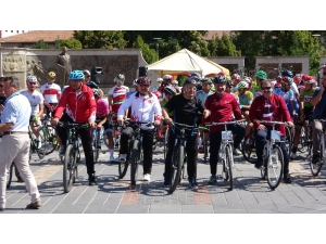 15 Ülkeden 150 Bisikletçinin Katıldığı Tour Of Central Anatolia Yarışları Sürüyor