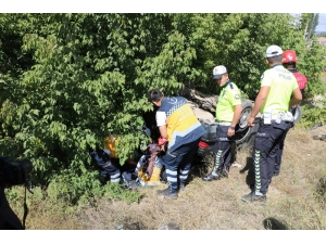 Şarampole Uçan Otomobil Takla Attı: 1 Yaralı