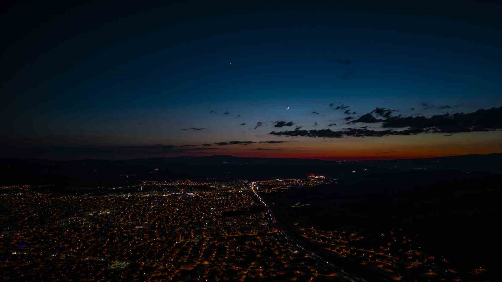 hilal-ve-venus-ayni-kadrajda-bulustu