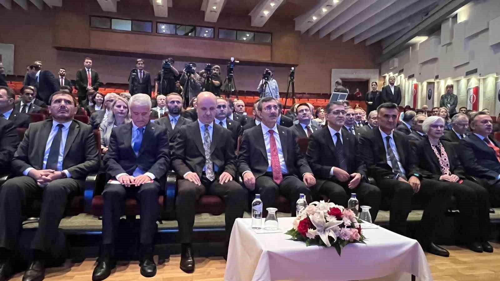 yok-baskani-ozvar-yuksekogretim-sistemimizin-sorumlulugu-genclerimize-nitelikli-bir-egitim-imkani-sunmaktir