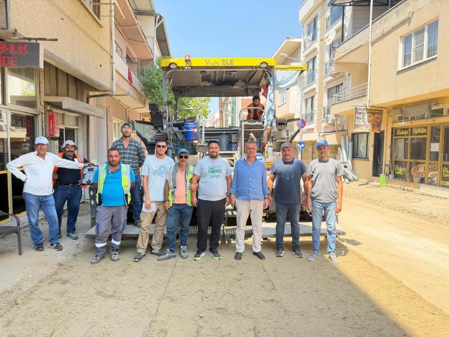 yenipazar-da-sicak-asfalt-calismalari-hiz-kesmeden-suruyor