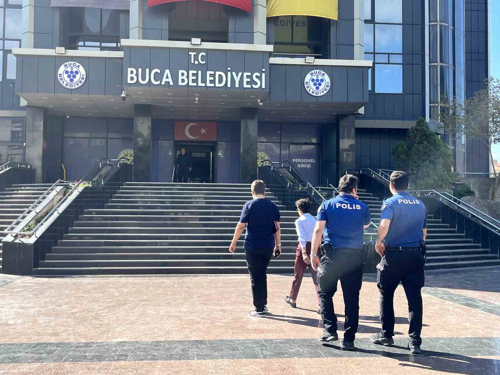 buca-belediyesine-haciz-icra-ekipleri-binada
