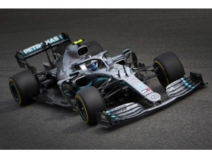 Mercedes, İtalya’da Pilotlarını Podyuma Taşıdı