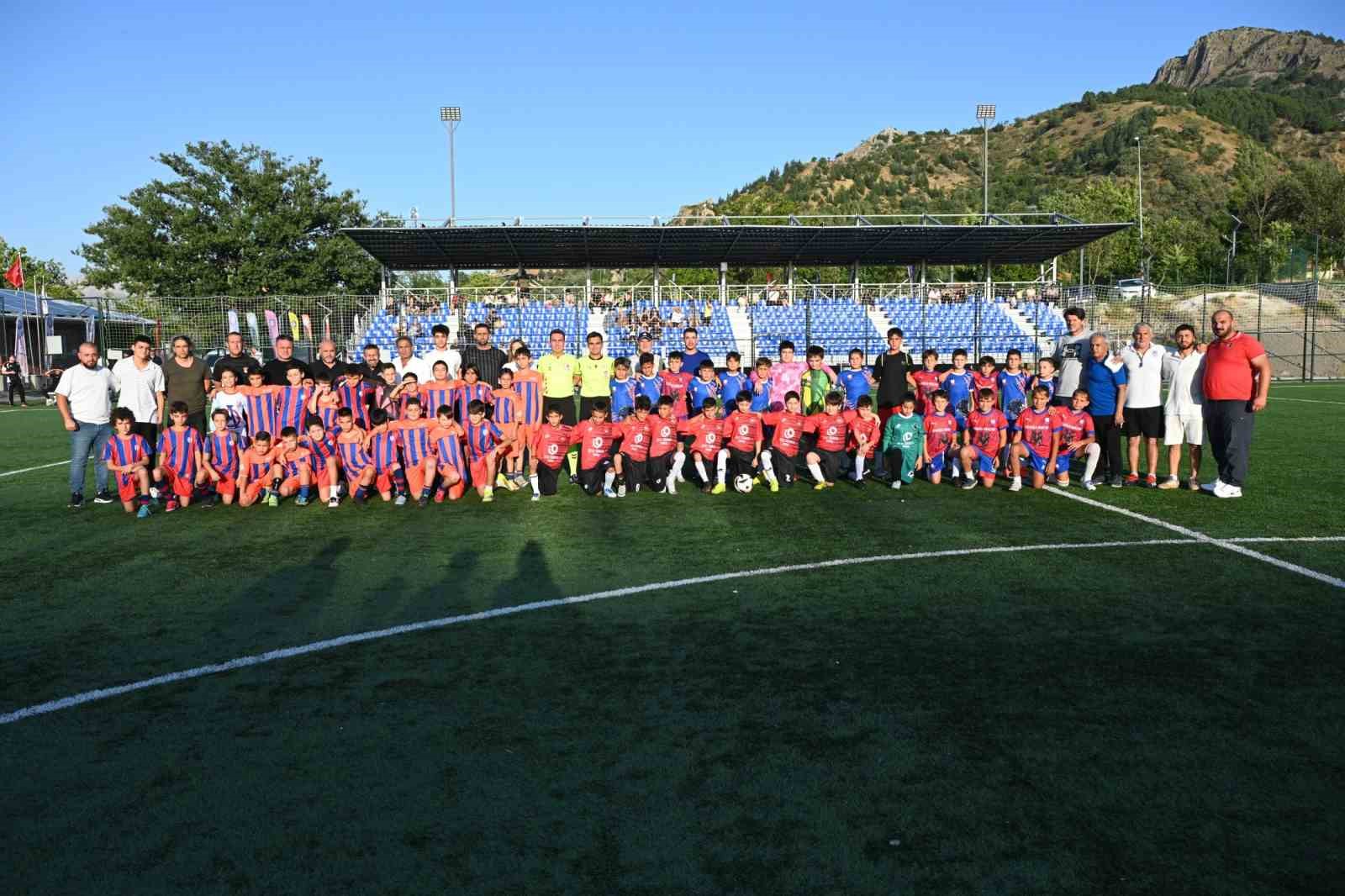 isparta-da-minik-kramponlar-sahaya-cikti