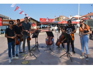 Okula Sokak Konseriyle Başladılar