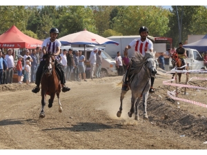 Turgutlu’da Geleneksel Rahvan At Yarışı Heyecanı Yaşandı