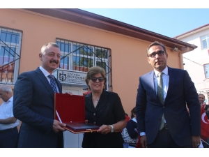 Belediye Başkanı, 39 Yıl Önce Okuduğu Okuldan Mezuniyet Belgesini Aldı