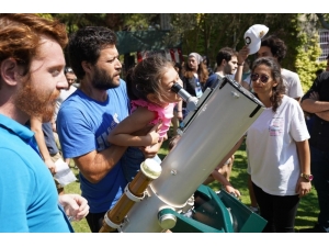 Eü Gözlemevinde 450 Kişi Çeşitli Etkinliklerle Gökyüzüne Doydu