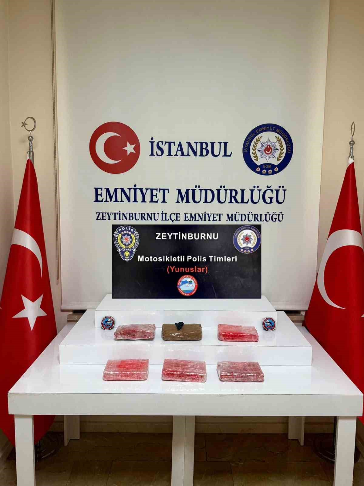 zeytinburnu-nda-durdurulan-aracta-6-kilo-650-gram-kokain-ele-gecirildi