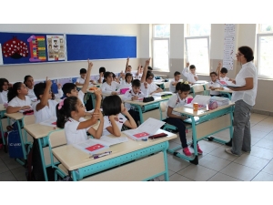 Yaz Tatilinden Dönen Öğrenciler İlk Derslerine Başladı