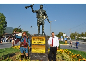 “Simav Zeybeği Anıt Heykeli” Törenle Açıldı