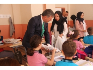 Kepsut Belediyesi’nden Kırtasiye Yardımı