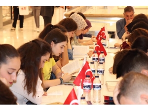 Avm’de Kitap Okuma Etkinliği