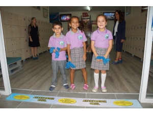 Ayakkabısız Okulda İlk Ders Zili Çaldı